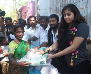 Namitha flood relife help in Tiruvotriyur